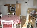 Appartamenti Teo - 8m from the sea & parking: A1 žuti(4), A2 bijeli(4), A3 novi(4) Privlaka - Riviera Zadar  - Appartamento - A2 bijeli(4): la cucina con la sala da pranzo