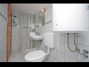 Appartamenti Adriatic - with beautiful garden: A1(2), A2(2), A3(2+2) Rtina - Riviera Zadar  - Appartamento - A2(2): il bagno con la toilette
