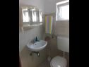 Appartamenti JoPek - sea view; SA1(2+1) Rtina - Riviera Zadar  - Studio appartamento - SA1(2+1): il bagno con la toilette