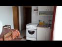 Appartamenti Anna - peaceful and quiet: A2(4+1), A3(3) Sabunike - Riviera Zadar  - Appartamento - A3(3): la cucina con la sala da pranzo