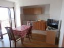 Appartamenti Sunny  - sea side terrace & parking: A1(4+1), A2(6+1) Starigrad-Paklenica - Riviera Zadar  - Appartamento - A1(4+1): la cucina con la sala da pranzo