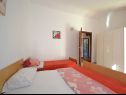 Appartamenti Velebit - 130m to the beach: A1(5+1), A2(7) Starigrad-Paklenica - Riviera Zadar  - Appartamento - A1(5+1): la camera da letto