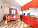 Appartamenti Velebit - 130m to the beach: A1(5+1), A2(7) Starigrad-Paklenica - Riviera Zadar  - Appartamento - A1(5+1): la cucina con la sala da pranzo