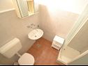 Appartamenti Velebit - 130m to the beach: A1(5+1), A2(7) Starigrad-Paklenica - Riviera Zadar  - Appartamento - A2(7): il bagno con la toilette