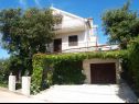 Appartamenti Jerimih - 120 m from sea: A1(4+1), A3(4+1), A4(4+1) Sukosan - Riviera Zadar  - il parcheggio