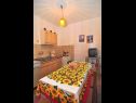 Appartamenti Jerimih - 120 m from sea: A1(4+1), A3(4+1), A4(4+1) Sukosan - Riviera Zadar  - Appartamento - A4(4+1): la cucina con la sala da pranzo