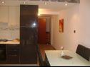 Appartamenti Darko - 30 m from beach : A2(3+1), A4(3), SA5(3) Sukosan - Riviera Zadar  - Appartamento - A2(3+1): la cucina con la sala da pranzo