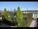 Appartamenti Let - 5 m from sea : A1(4), A4(4) Sukosan - Riviera Zadar  - il giardino
