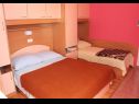 Appartamenti Vinko - big terrace and grill A5(2+1), SA6(2)Crveni, SA7(2)Plavi Vir - Riviera Zadar  - Studio appartamento - SA6(2)Crveni: la camera da letto