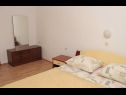 Appartamenti Vinko - big terrace and grill A5(2+1), SA6(2)Crveni, SA7(2)Plavi Vir - Riviera Zadar  - Appartamento - A5(2+1): la camera da letto