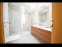 Appartamenti Vrsi beautiful apartments with pool A1(4), A2(4), A3(4) Vrsi - Riviera Zadar  - Appartamento - A1(4): il bagno con la toilette