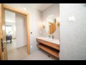 Appartamenti Vrsi beautiful apartments with pool A1(4), A2(4), A3(4) Vrsi - Riviera Zadar  - Appartamento - A2(4): il bagno con la toilette