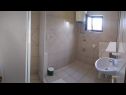 Appartamenti Nenad - with pool; A1(4+1), A2(4+1), SA3(3), SA4(3), A5(2+2) Vrsi - Riviera Zadar  - Appartamento - A5(2+2): il bagno con la toilette