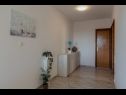 Appartamenti Nenad - with pool; A1(4+1), A2(4+1), SA3(3), SA4(3), A5(2+2) Vrsi - Riviera Zadar  - Appartamento - A1(4+1): il corridoio