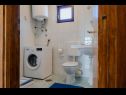 Appartamenti Nenad - with pool; A1(4+1), A2(4+1), SA3(3), SA4(3), A5(2+2) Vrsi - Riviera Zadar  - Appartamento - A1(4+1): il bagno con la toilette
