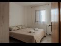 Appartamenti Nenad - with pool; A1(4+1), A2(4+1), SA3(3), SA4(3), A5(2+2) Vrsi - Riviera Zadar  - Appartamento - A2(4+1): la camera da letto