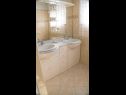 Appartamenti Vintage - terrace and parking A1(4) Zadar - Riviera Zadar  - Appartamento - A1(4): il bagno con la toilette