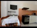 Appartamenti Ankica - 150 m from beach: A1(2+2), A2(5), A3(4+1), A4(2+2) Zadar - Riviera Zadar  - Appartamento - A2(5): la cucina con la sala da pranzo