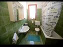 Appartamenti Ankica - 150 m from beach: A1(2+2), A2(5), A3(4+1), A4(2+2) Zadar - Riviera Zadar  - Appartamento - A2(5): il bagno con la toilette