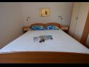 Appartamenti Ankica - 150 m from beach: A1(2+2), A2(5), A3(4+1), A4(2+2) Zadar - Riviera Zadar  - Appartamento - A3(4+1): la camera da letto