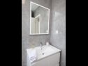 Appartamenti Mat-deluxe with free parking: A1(4) Zadar - Riviera Zadar  - Appartamento - A1(4): il bagno con la toilette
