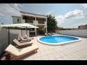 Appartamenti Max - luxurious with pool: A1(6+2) Zadar - Riviera Zadar  - la casa