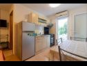 Appartamenti Mir - family apartments with garden terrace A1(4), A2(2) Zaton (Zadar) - Riviera Zadar  - Studio appartamento - A2(2): l’intreno