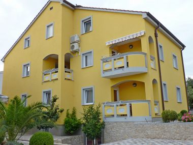 Appartamenti Amalia - family friendly with parking: A4(3+2) Megi, A3(2+2) Ariela, A2(4) Karin, A1(4) Gabi Pakostane - Riviera Biograd 