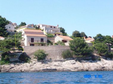 Appartamenti e camere Ref - 20 m from sea : 1 - A1(4+1), 2 - A2(4), 3 - R1(2), 4 - R2(2) Baia Puntinak (Selca) - Isola di Brac  - Croazia