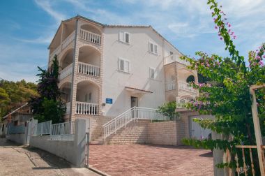 Appartamenti Boze - 100 m from sea : A1(2+2), A2(2+2), SAB1(2+1), SAB2(2+1) Mastrinka - Isola di Ciovo 