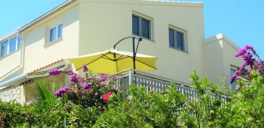 Appartamenti Branko - 60m from the beach: SA1 (3+1), A2 (4), A3 (4) Okrug Gornji - Isola di Ciovo 