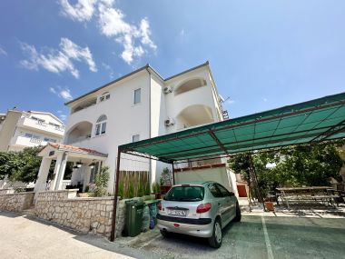 Appartamenti Mari - 150 m from sea: A1(2+1), A2(2+1), A3(2+1), A4(2+1) Okrug Gornji - Isola di Ciovo 