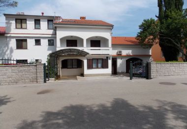 Appartamenti Ivo - with parking : A1(4+1), A2-Lođa (4), A3-2.kat (2+2) , A4-Prizemlje (2+2) Malinska - Isola di Krk 