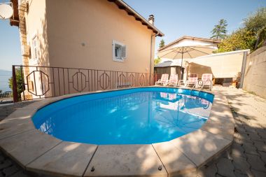 Appartamenti Ivona - open swimming pool: A1 (4+2), A2 (2+2) Njivice - Isola di Krk 