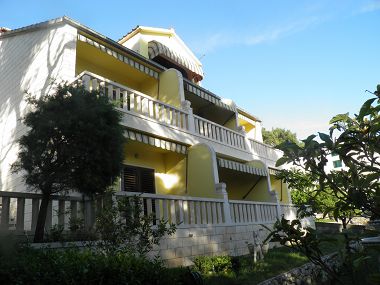 Appartamenti Angela -  with beautiful courtyard: A1(2), SA1(2), SA2(2), SA3(2+1) Brela - Riviera Makarska 