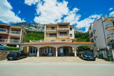 Appartamenti Lovre - close to the sea : A1(6), A2(4+1) prizemlje, A3(5) Brela - Riviera Makarska 