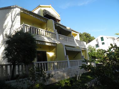 Appartamenti Vese - 200 m from beach: SA1(2+1), SA2(2+1), SA3(2+1), A4(4) Brela - Riviera Makarska 