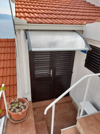 Appartamenti Danka - affordable and at the beach: SA1(2) Brist - Riviera Makarska 