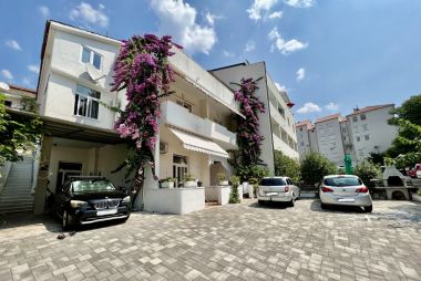 Appartamenti Jure - ground floor studio-apartments: SA1(3+1), SA2(2+1) Makarska - Riviera Makarska 
