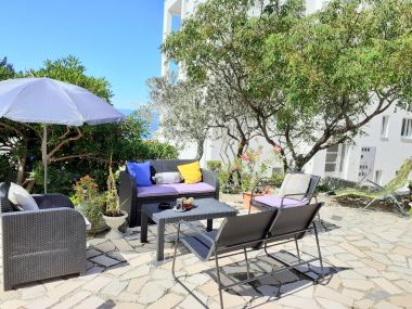 Appartamenti Viki - seaview & garden terrace: A1(6) Makarska - Riviera Makarska 