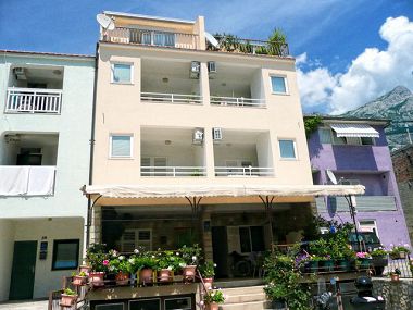 Appartamenti Ivica - 100m from the beach: SA1(2+1) ljubicasti, SA3(2) narancasti Makarska - Riviera Makarska 