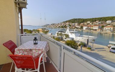 Appartamenti Ive - with sea view: A1(2+1), A2(4) Tisno - Isola di Murter 