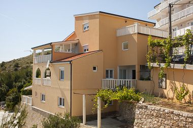 Appartamenti Zoran - 400 m from beach: A1(4), B2(4), C3(4) Celina Zavode - Riviera Omis 