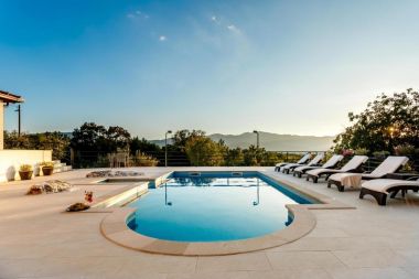 Casa vacanza Jurica-with heated pool: H(8) Nova Sela - Riviera Omis  - Croazia