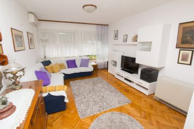 Appartamenti Jerko - 200 m from beach: A1(3+2) Omis - Riviera Omis 