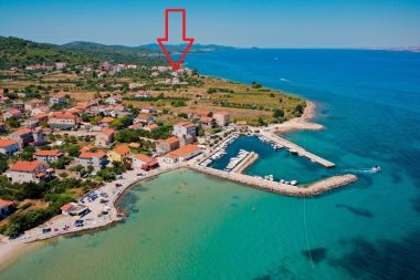 Appartamenti Neven - economic apartment close to sea: A5 II kat(2+2), A1 prizemlje(2+2), A4 kat(2+2) Dobropoljana - Isola di Pasman 