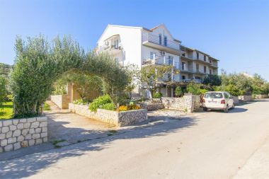 Appartamenti Rado - close to the sea: A5 Blu Sky(2+1), A4 Heinzov(5) Tkon - Isola di Pasman 