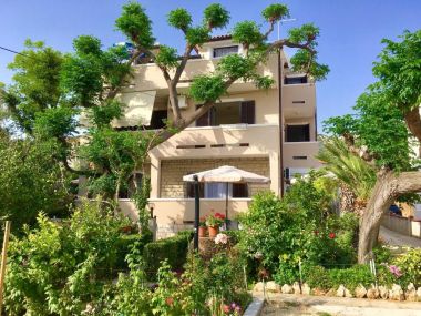 Appartamenti Zdenka - garden terrace: A1(5), A2(4), A3(2+2) Barbat - Isola di Rab 