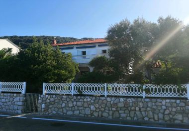 Appartamenti Irena - 100 m from sea: A1(7+1) Supetarska Draga - Isola di Rab 