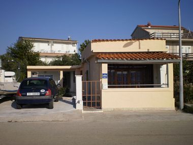 Appartamenti Vito - 10 m from sea: A1(4), A2(4) Brodarica - Riviera Sibenik 